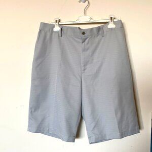 IZOD men golf shorts